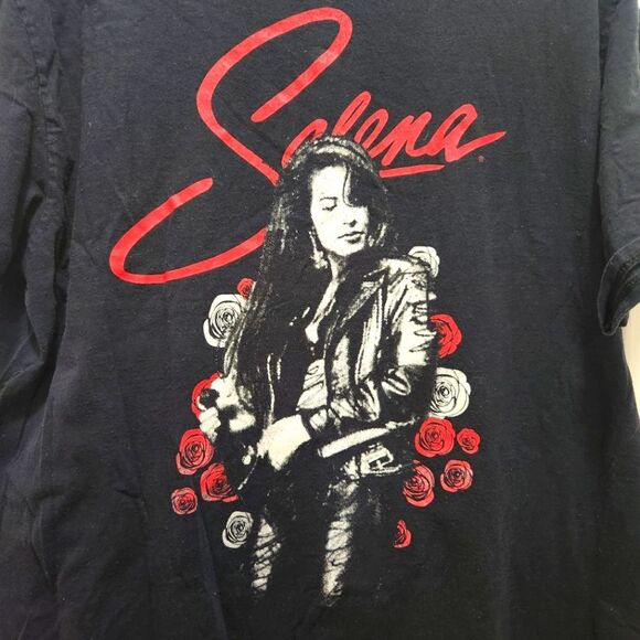 Selena Quintanilla Black T-Shirt Mens Unisex 2XL Red Roses Short Sleeve Official - Picture 4 of 4